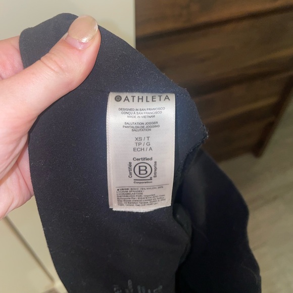 Athleta salutation jogger 🖤🖤 - Picture 4 of 5
